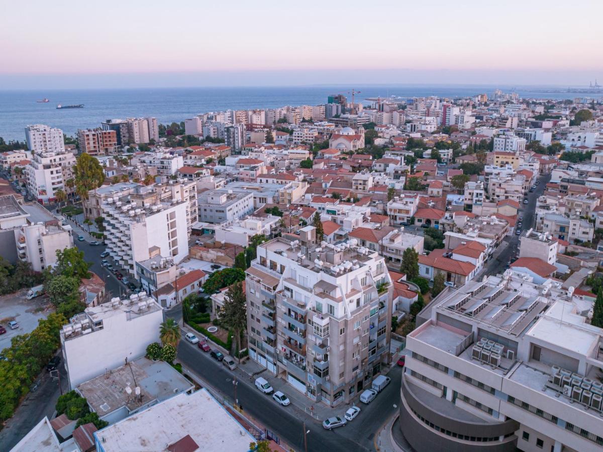Sanders Coral Court Penthouse - Cute 3-Bedroom Apartment With Balcony Limasol Dış mekan fotoğraf