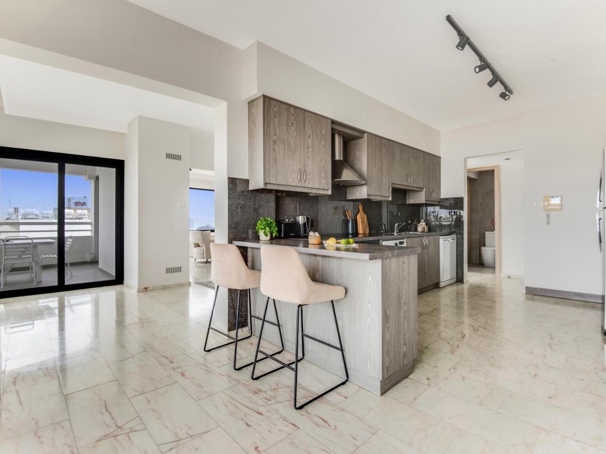 Sanders Coral Court Penthouse - Cute 3-Bedroom Apartment With Balcony Limasol Dış mekan fotoğraf
