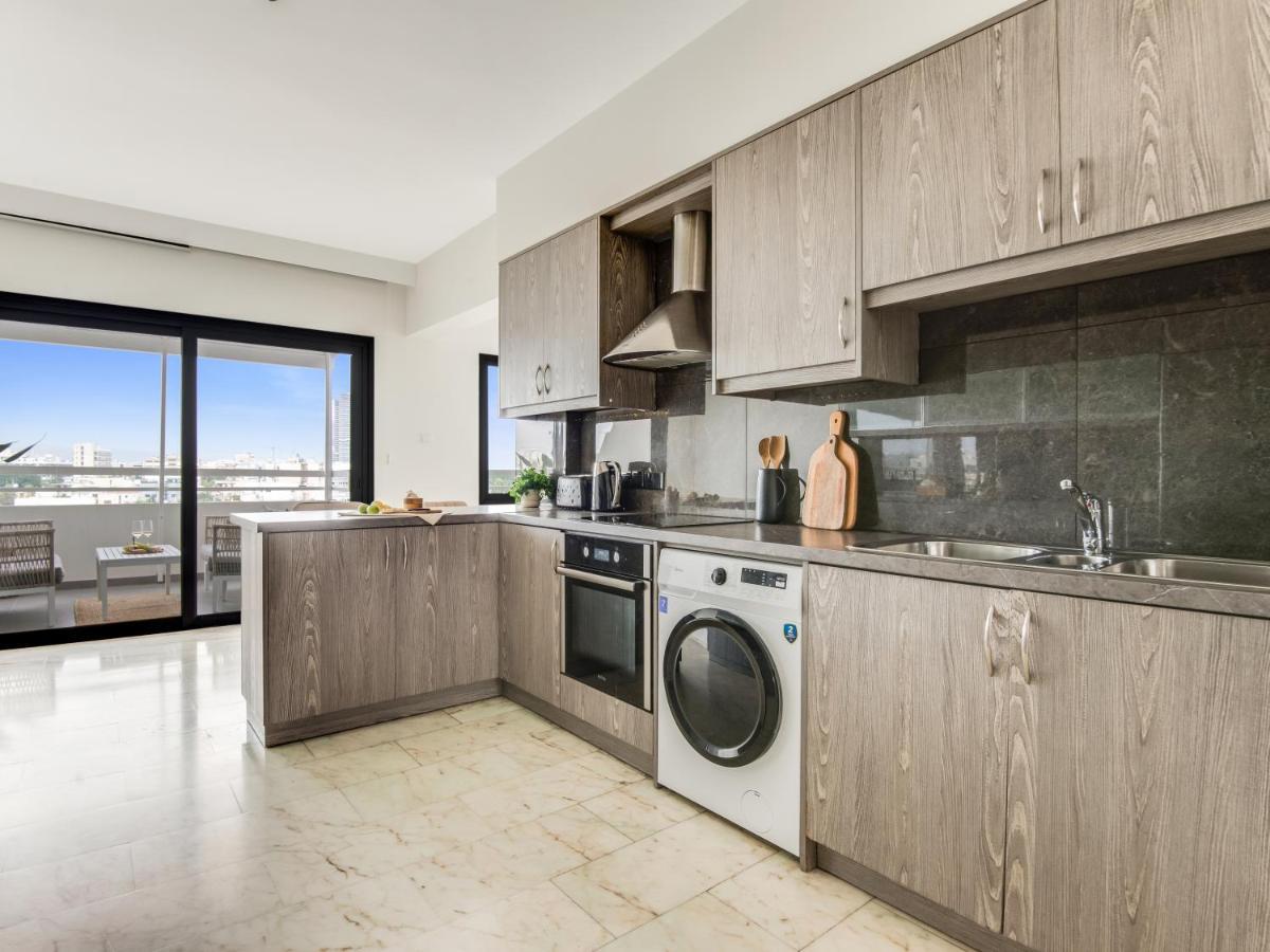 Sanders Coral Court Penthouse - Cute 3-Bedroom Apartment With Balcony Limasol Dış mekan fotoğraf